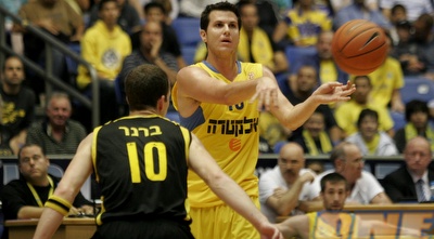 גיא פניני מול שמוליק ברנר. משחק טוב של הפורוורד הצהוב (שי לוי) גיא פניני מול שמוליק ברנר. משחק טוב של הפורוורד הצהוב (שי לוי)