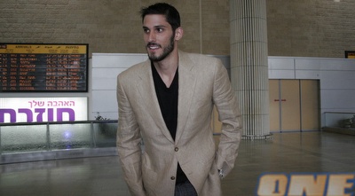 עומרי כספי נוחת בארץ (קובי אליהו)