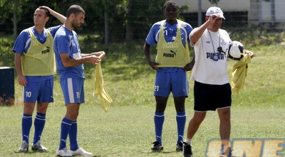 מחפוד, עם גיא צרפתי ואלי ביטון. פ&qout;ת חייבת לנצח כדי לשרוד (שי לוי)