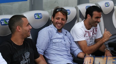 ורמוט, בלדוט ואדרי בודקים את הכסאות החדשים (רועי גלדסטון)