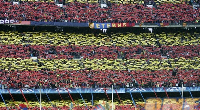 אוהדי ברצלונה בקאמפ נואו.  (רויטרס)