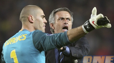 מוריניו מול ואלדס (רויטרס) מוריניו מול ואלדס (רויטרס)