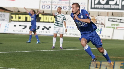 עומרי רון חוגג את השער השני של אשקלון (דרור עינב)