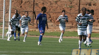 שחקני כפ&qout;ס אחרי השער המצמק בפנדל (דרור עינב)