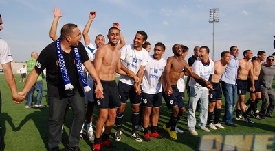 שחקני קרית שמונה חוגגים (שי לוי)