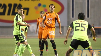 אסי בלדוט מול קובי מויאל. משחק סטטי בטדי (גיא בן זיו)