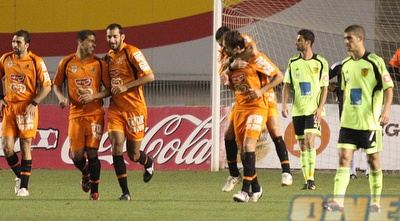 שחקני בני יהודה מברכים את אסי בלדוט (גיא בן זיו)