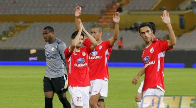 שחקני הפועל בסיום חצי הגמר.  (שי לוי)