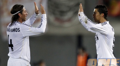 כריסטיאנו רונאלדו חוגג עם סרחיו ראמוס (רויטרס)