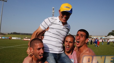 מלמיליאן על הכתפיים (שי לוי)