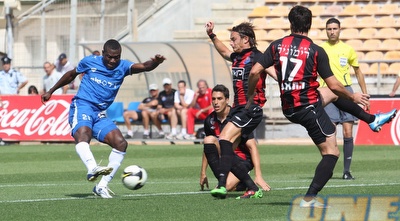 באשירו בועט לעמוד השער (עמית מצפה)