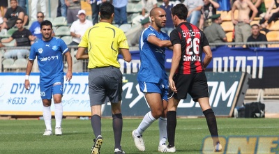 אסוס ודורה מתעמתים (עמית מצפה)