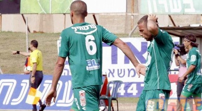 יניב לוזון תופס את הראש (אלעד ירקון) יניב לוזון תופס את הראש (אלעד ירקון)