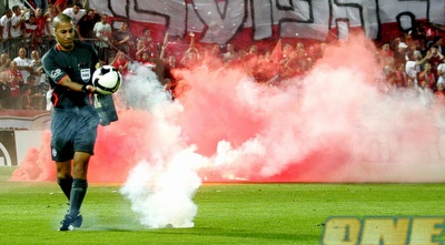 עשן בבלומפילד. בנוסף, יעלה גם 40 אלף ש&qout;ח ומשחק רדיוס עם קהל (קובי אליהו)