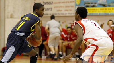 יואינג מוביל את ההתקפה של ר&qout;ג (אלעד ירקון)