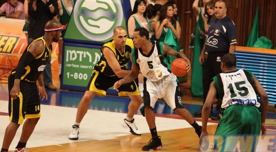 ג´פרסון לוקח את גואטה לסל (עמית מצפה)