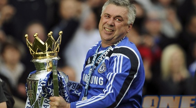 אנצ´לוטי עם גביע האליפות. נשאר לו רק הגביע השני (רויטרס) אנצ´לוטי עם גביע האליפות. נשאר לו רק הגביע השני (רויטרס)