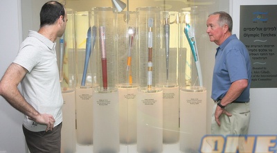 אדי ריס בחוויה האולימפית עם הלפידים האולימפיים (דרור עינב) אדי ריס בחוויה האולימפית עם הלפידים האולימפיים (דרור עינב)