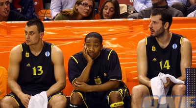 שחקני אריס מאוכזבים. התפרקו בדרבי (GettyImages) שחקני אריס מאוכזבים. התפרקו בדרבי (GettyImages)