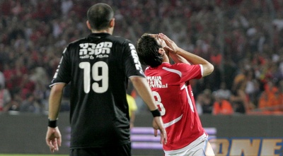 דה רידר מאוכזב  לאחר ההחמצה שלו מול רן קדוש (קובי אליהו)