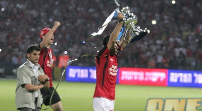 וואליד באדיר וניל אברבנל חוגגים עם הגביע (קובי אליהו)