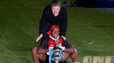 גוטמן ואניימה חוגגים עם הגביע (שי לוי)