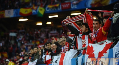 אוהדי אתלטיקו מדריד בהמבורג. יחגגו תואר אירופי? (GettyImages) אוהדי אתלטיקו מדריד בהמבורג. יחגגו תואר אירופי? (GettyImages)