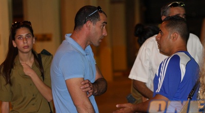 איציק קורנפיין (גיא בן זיו)