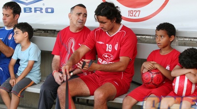 דדי בן דיין עם האוהד המסור יואל (רועי גלדסטון)