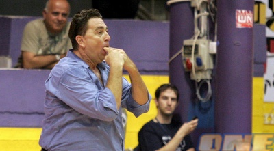 מיקי דורסמן. דריכות בחולון לקראת המשחק (דרור עינב)