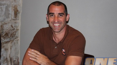 איציק קורנפיין. סגר את העסקה מול מיץ´ גולדהאר (גיא בן זיו)