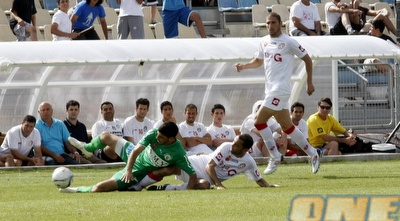 אורן ניסים הבלתי נגמר כבש שער ניצחון לקבוצתו (אלעד ירקון) אורן ניסים הבלתי נגמר כבש שער ניצחון לקבוצתו (אלעד ירקון)