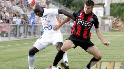 אדק מבה מול אושרי רואש (שי לוי) אדק מבה מול אושרי רואש (שי לוי)