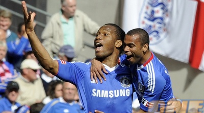 דידייה דרוגבה ואשלי קול חוגגים שער שהתברר כשער ניצחון (רויטרס)