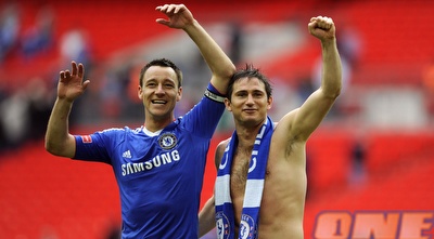 ג´ון טרי ולמפארד חוגגים בסיום (רויטרס) ג´ון טרי ולמפארד חוגגים בסיום (רויטרס)