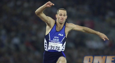 רוגל נחום בפעולה. רוגל נחום בפעולה.