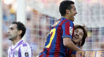 פדרו חוגג עם מסי. ברצלונה בדרך לאליפות (רויטרס) פדרו חוגג עם מסי. ברצלונה בדרך לאליפות (רויטרס)