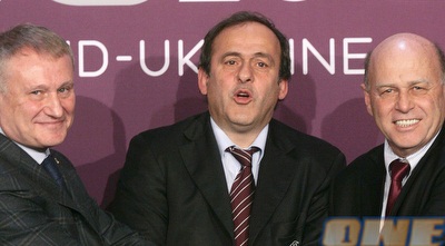 פלאטיני עם יושבי הראש של ההתאחדויות בפולין ואוקראינה (רויטרס)