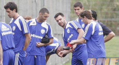 קולאוטי וגולן נראים שמחים. ניר ביטון ומאור מליקסון לצידם (שי לוי)