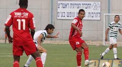 סיימון מול קלדיירה הערב בראשל&qout;צ (קובי אליהו) סיימון מול קלדיירה הערב בראשל&qout;צ (קובי אליהו)