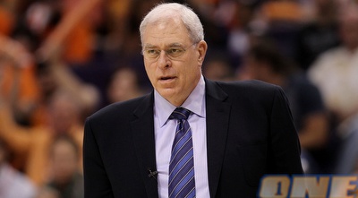 פיל ג´קסון. הקבוצה שלו נעצרה בפעם השלישית בלבד העונה (GettyImages) פיל ג´קסון. הקבוצה שלו נעצרה בפעם השלישית בלבד העונה (GettyImages)