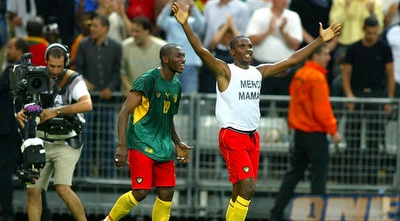 אטו חוגג במדי נבחרת קמרון. מי שואג יותר חזק ממנו? (GettyImages)