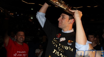 קטש חוגג עם הצלחת (קובי אליהו)