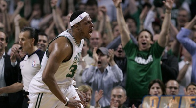 פול פירס והקהל בבוסטון חוגגים (רויטרס)