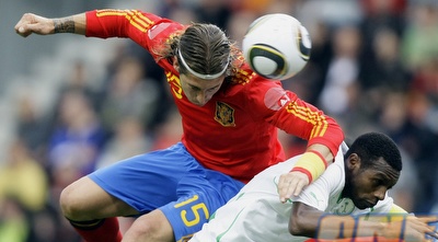 סרחיו ראמוס וחארירי בקרב אווירי, הערב באינסברוק (רויטרס)