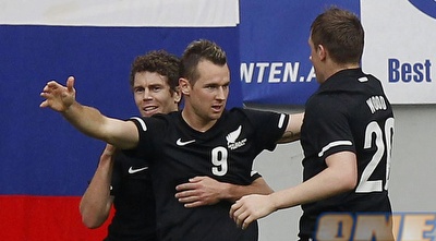 שיין סמלץ חוגג את שער הניצחון של ניו זילנד (רויטרס)