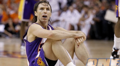 סטיב נאש על הרצפה. נגמר החלום של הסאנס (רויטרס)