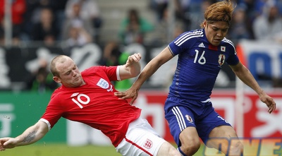 רוני מתקל את אוקובו (רויטרס)