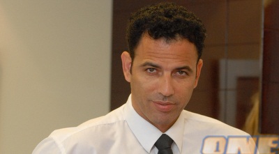 צ´רלי בוזגלו. המאבק מול הפועל מחריף צ´רלי בוזגלו. המאבק מול הפועל מחריף