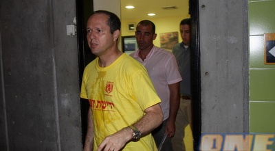 קורנפיין וברקת יוצאים מהפגישה (גיא בן זיו)